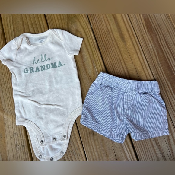 Infant Baby 6M Carter's Cream and Blue Baby onesie and shorts set - Picture 1 of 8